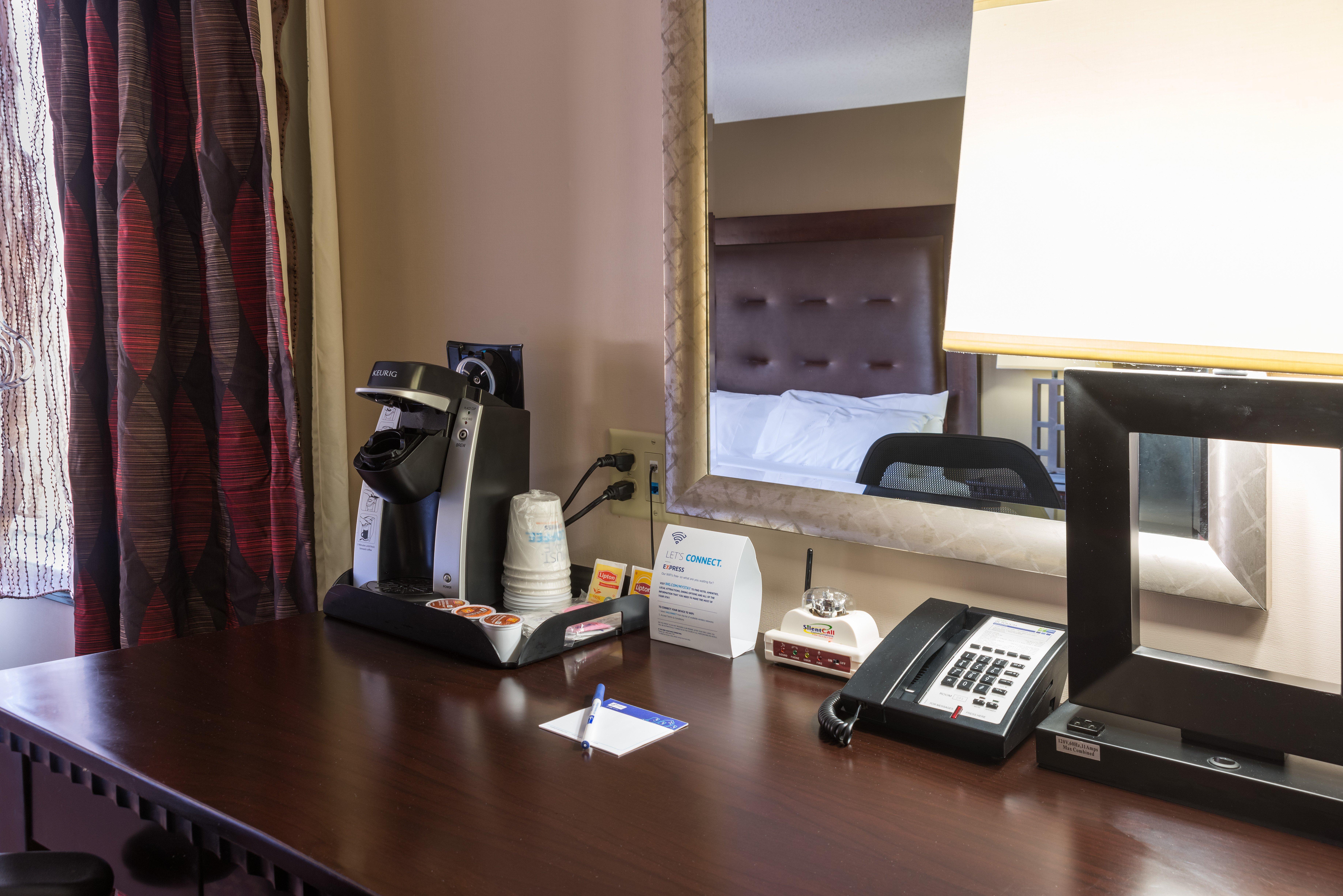Holiday Inn Express Hartford-Newington By Ihg מראה חיצוני תמונה