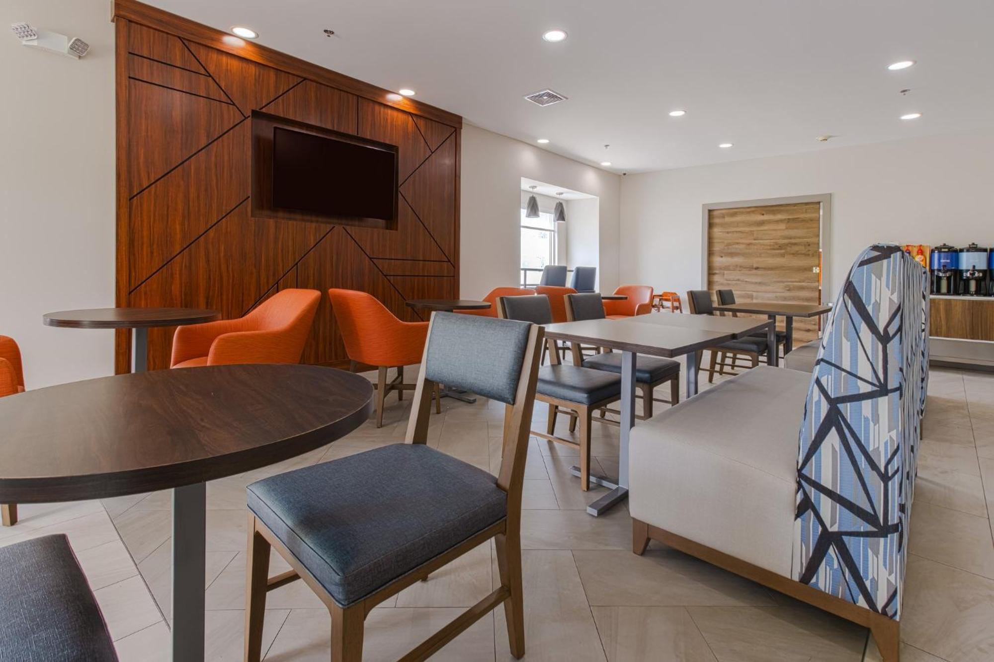 Holiday Inn Express Hartford-Newington By Ihg מראה חיצוני תמונה