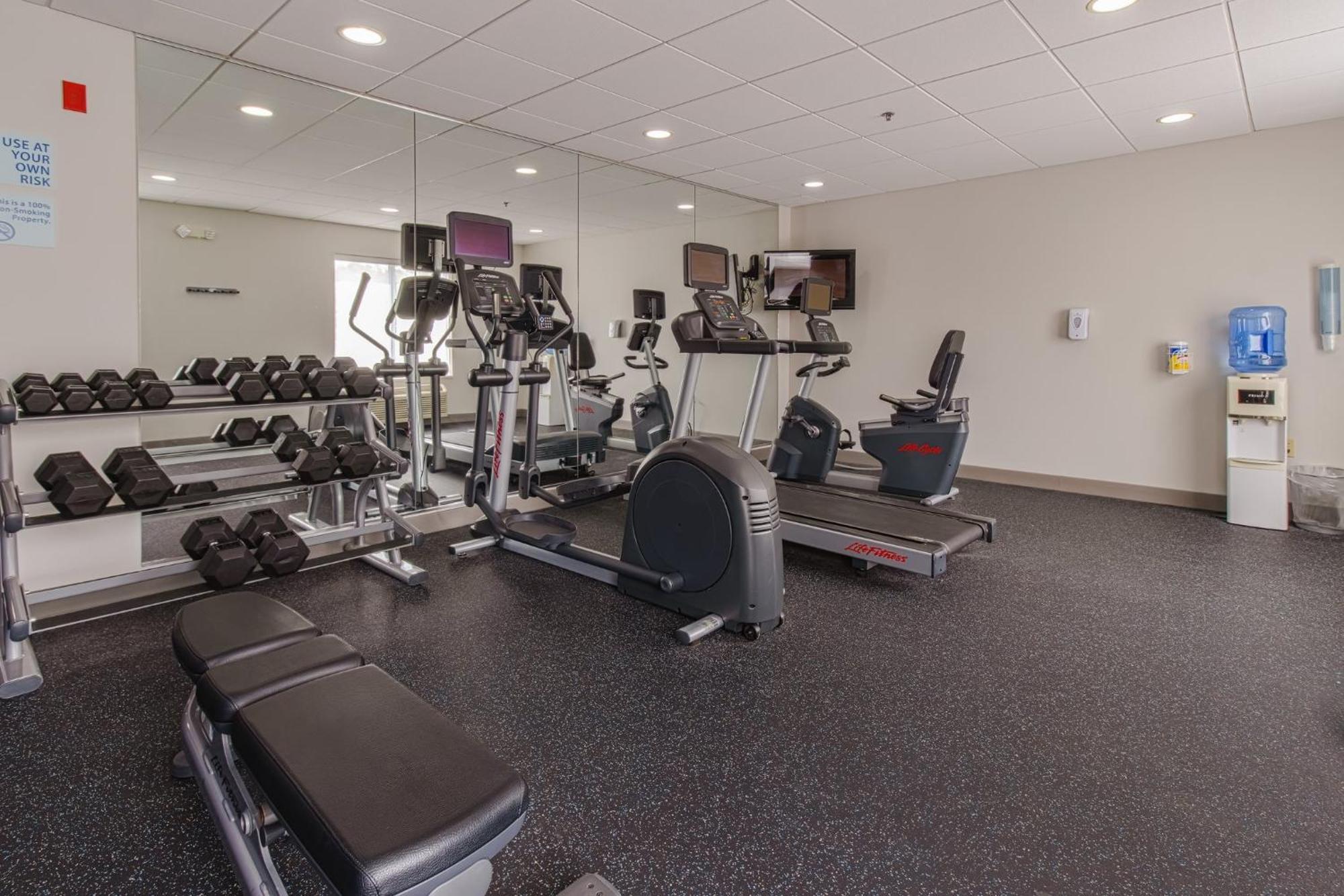 Holiday Inn Express Hartford-Newington By Ihg מראה חיצוני תמונה