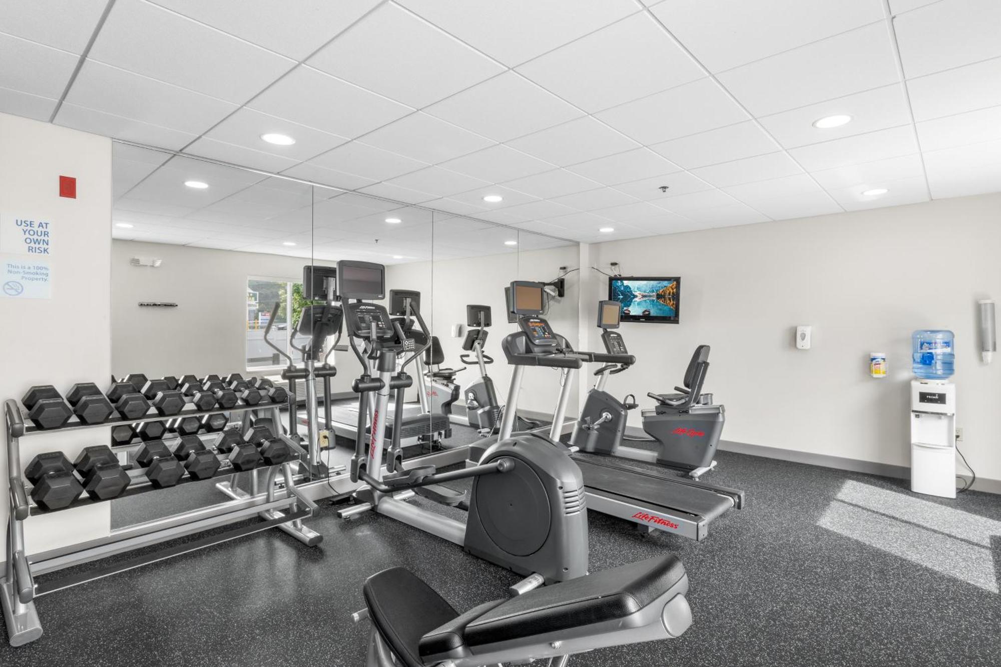 Holiday Inn Express Hartford-Newington By Ihg מראה חיצוני תמונה