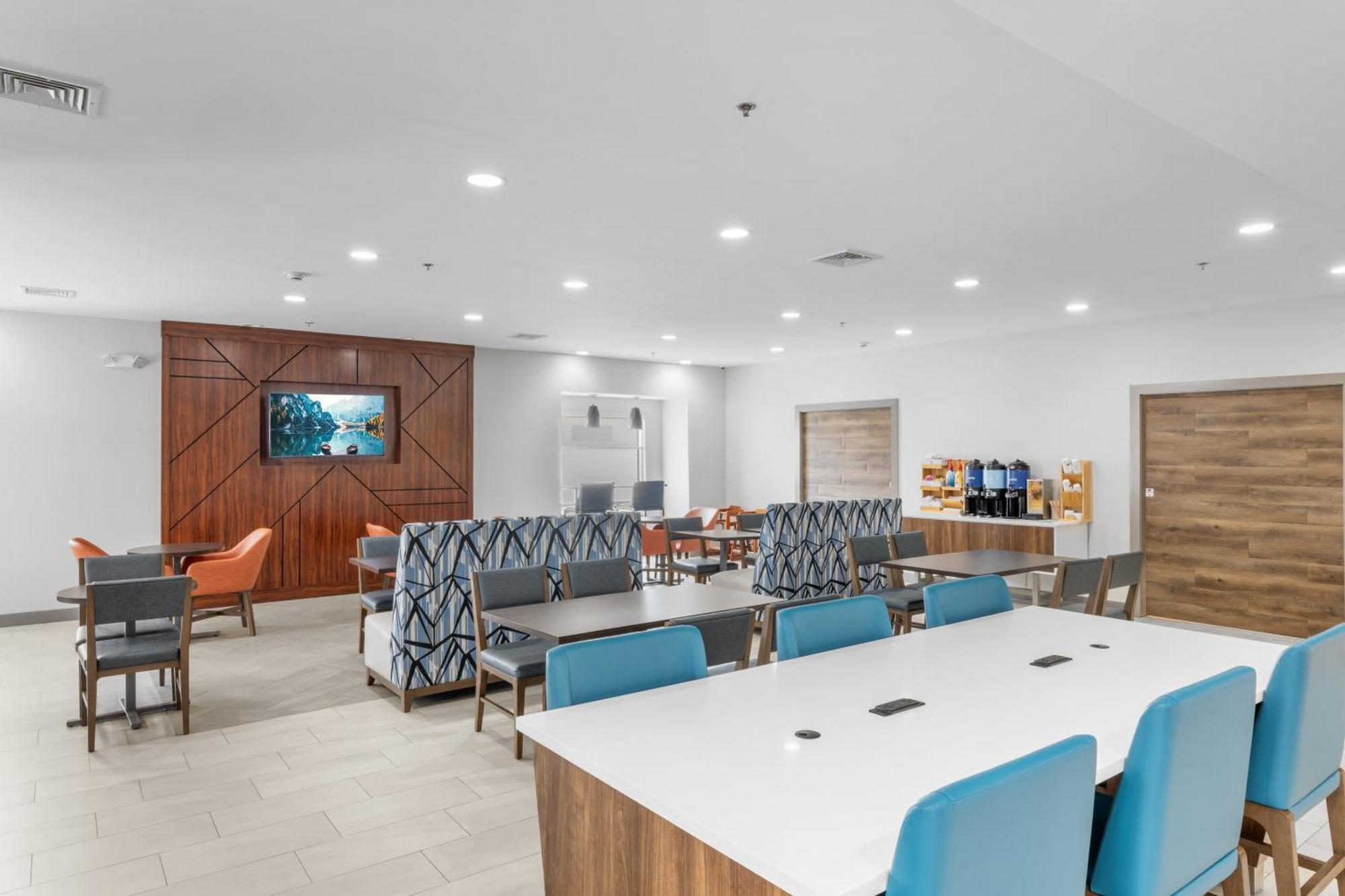 Holiday Inn Express Hartford-Newington By Ihg מראה חיצוני תמונה